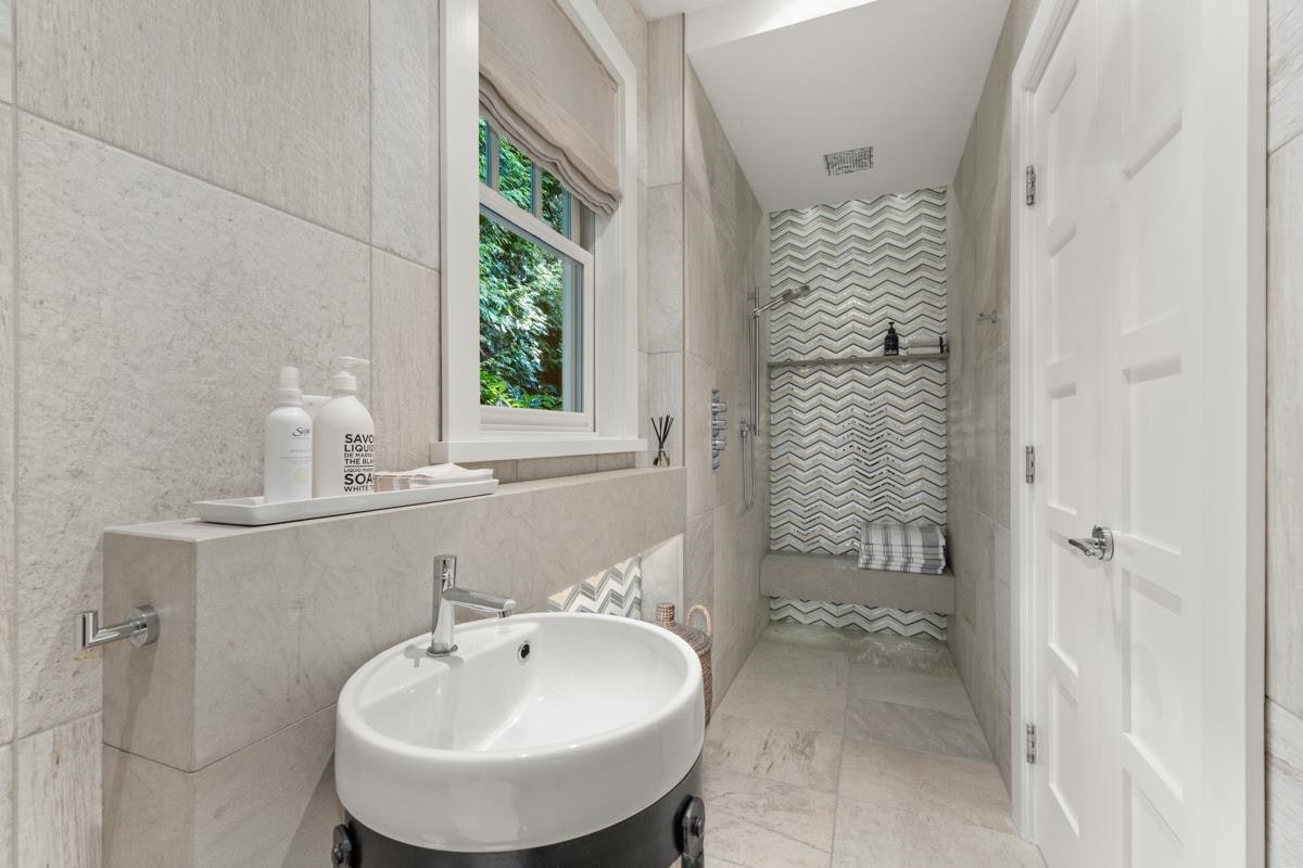 2940 Mathers Avenue, West Vancouver, BC, V7V 2K1 - 12