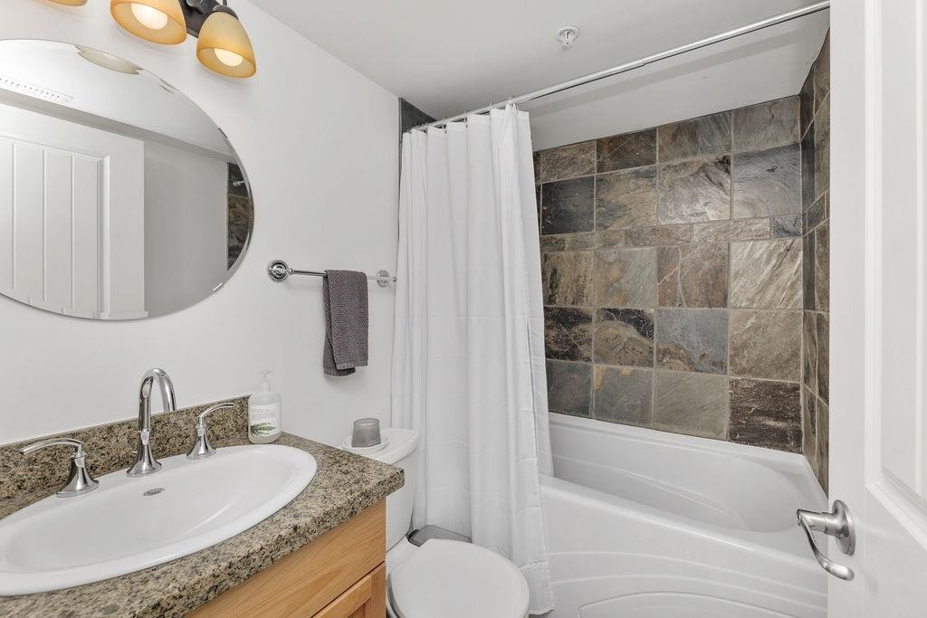 3-728 Gibsons Way, Gibsons, BC, V0N 1V9 - 32