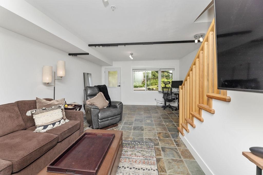 3-728 Gibsons Way, Gibsons, BC, V0N 1V9 - 33