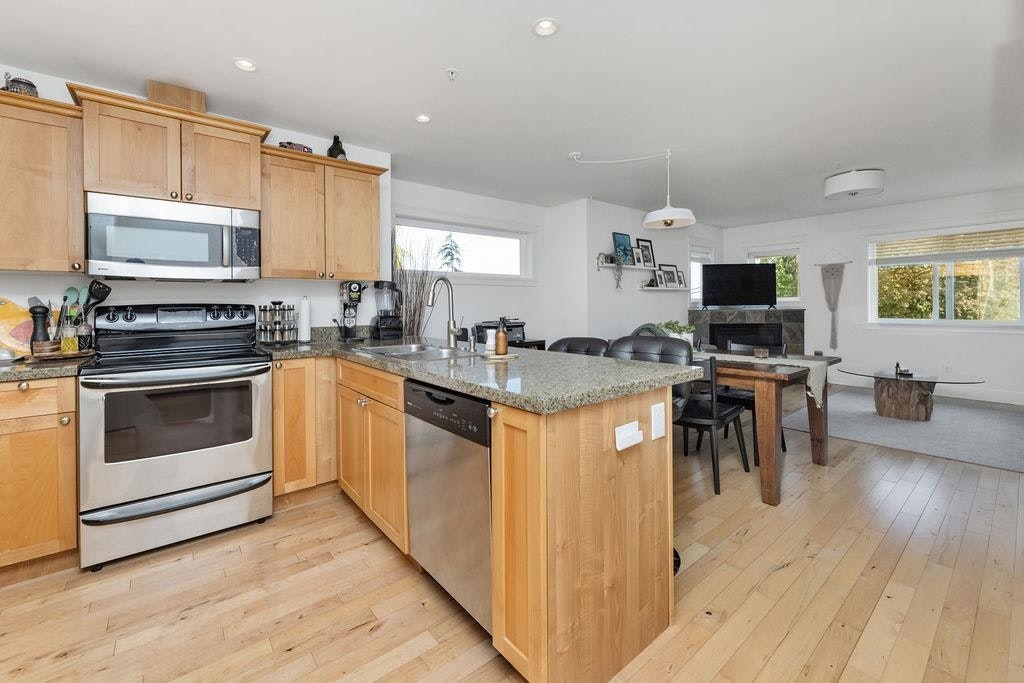 3-728 Gibsons Way, Gibsons, BC, V0N 1V9 - 6