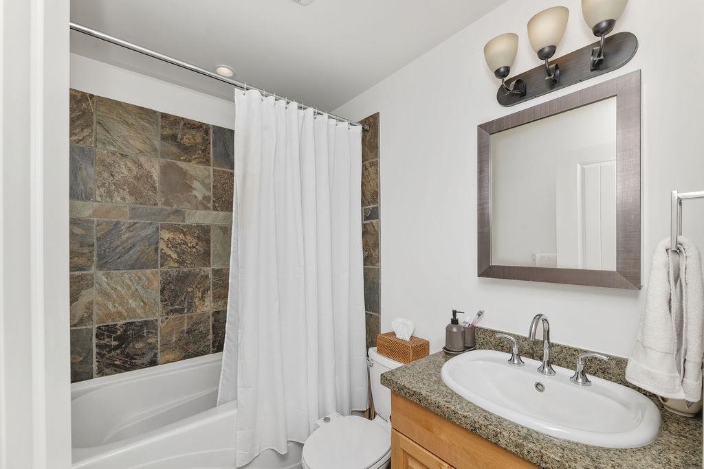 3-728 Gibsons Way, Gibsons, BC, V0N 1V9 - 26