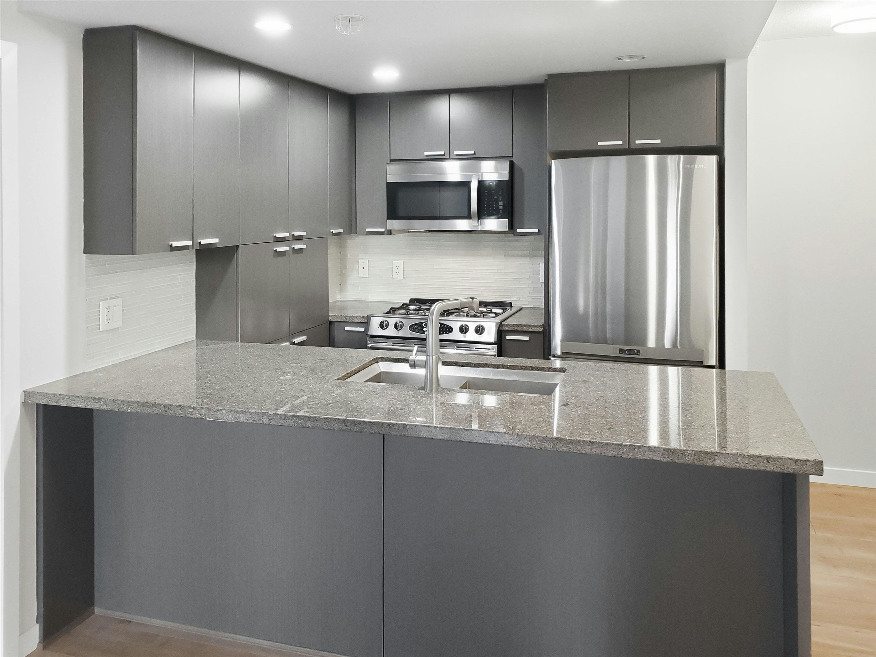 807-2200 Douglas Road, Burnaby, BC, V5C 5A7 - 6