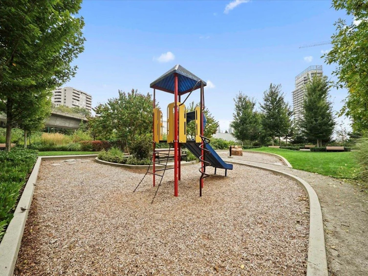 807-2200 Douglas Road, Burnaby, BC, V5C 5A7 - 26