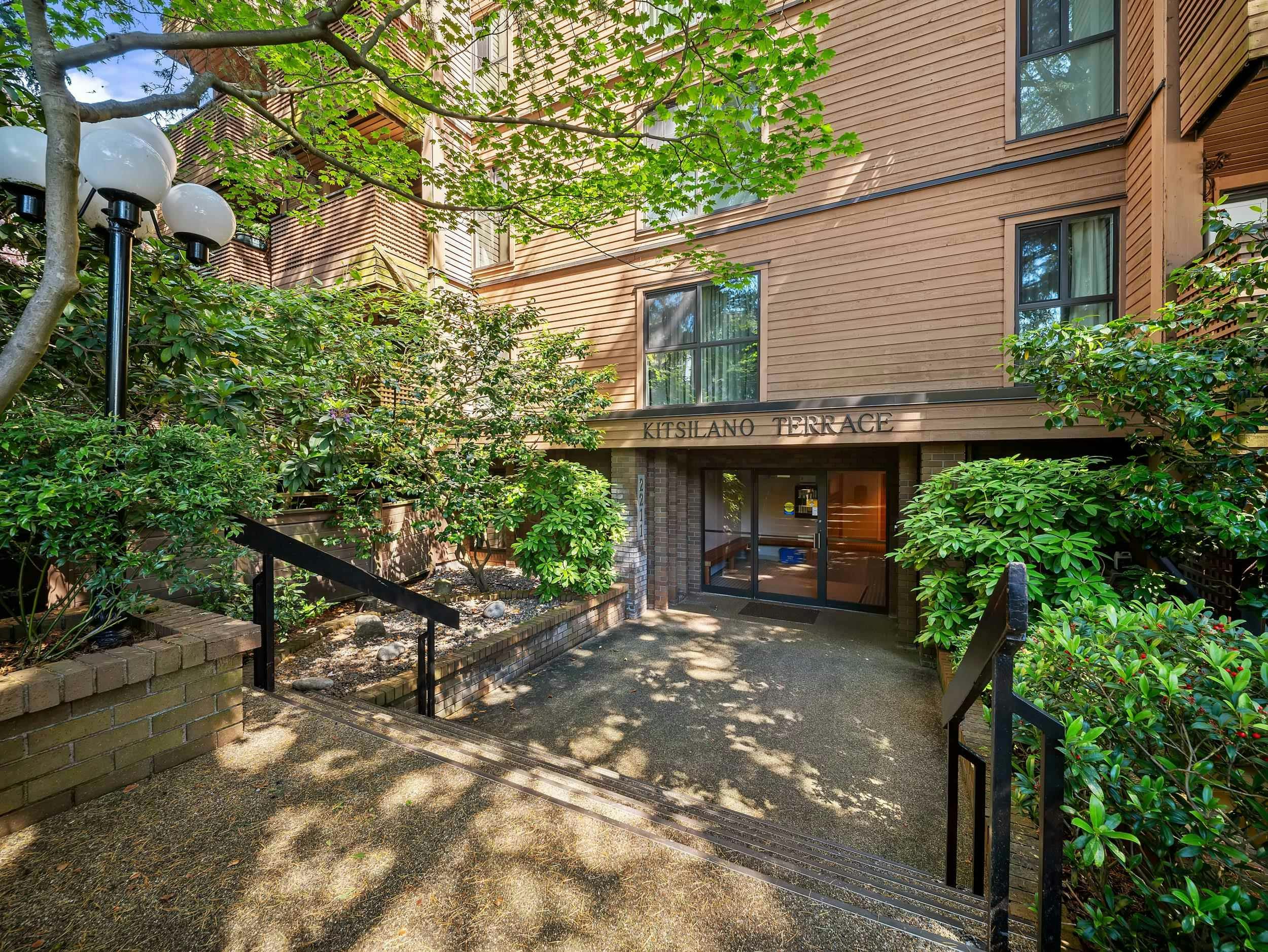 402-2211 W 2nd Avenue, Vancouver, BC, V6K 1H8