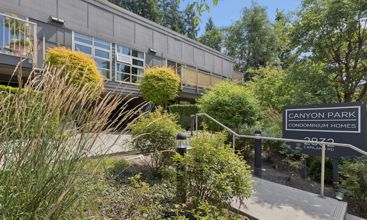 204-2832 Capilano Road
