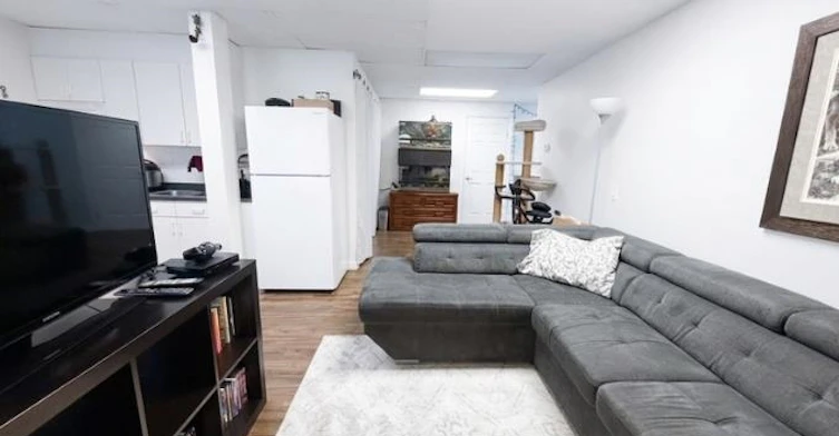 Basement-384 Blue Mountain Street, Coquitlam, BC, V3K 4J8 - 11