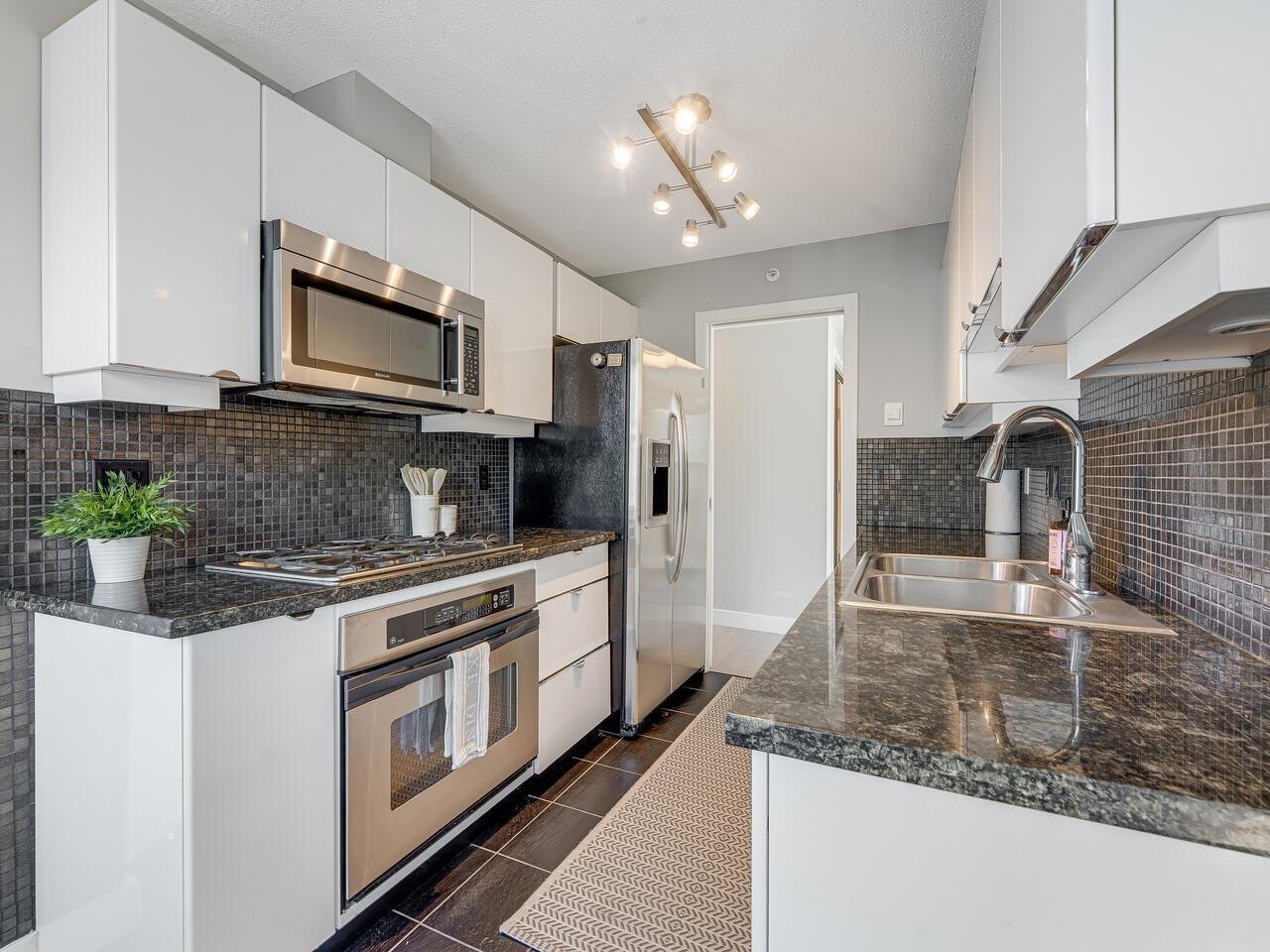 1605-837 W Hastings Street, Vancouver, BC, V6C 3N7 - 2