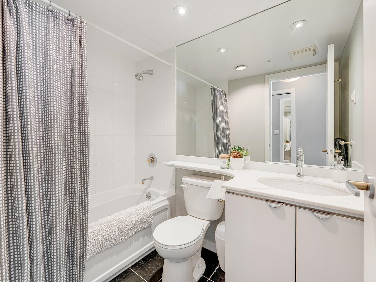1605-837 W Hastings Street, Vancouver, BC, V6C 3N7 - 9