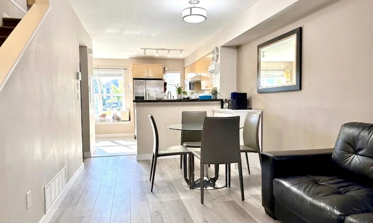 19-7100 Lynnwood Drive