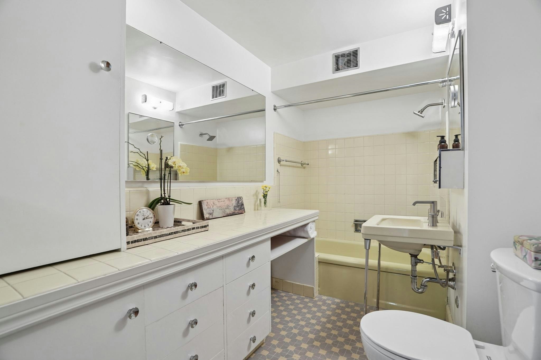 302-710 Chilco Street, Vancouver, BC, V6G 2P9 - 21