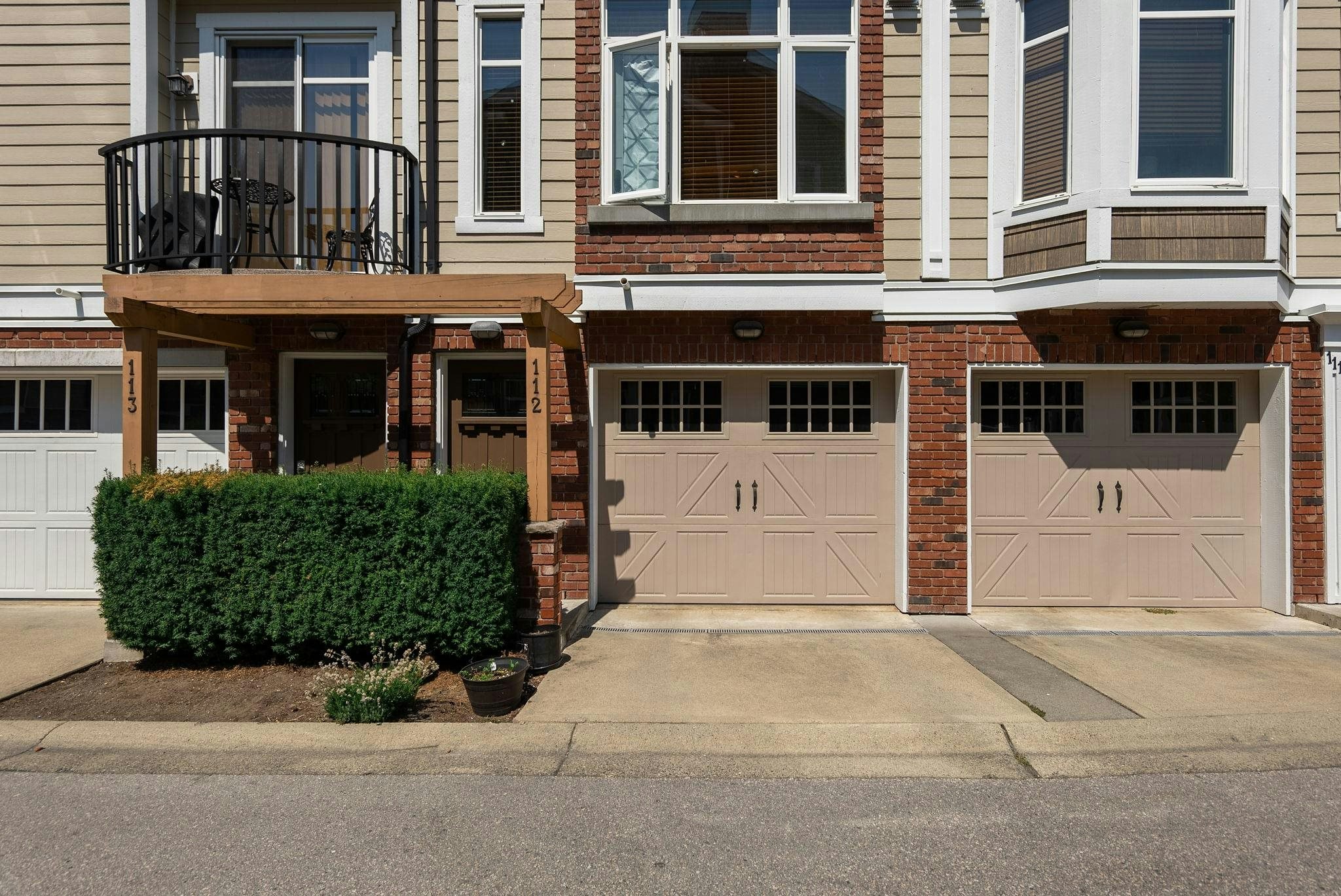 112-20738 84 Avenue - 2