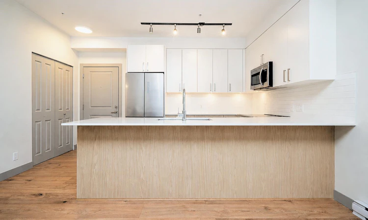 210-6968 Royal Oak Avenue