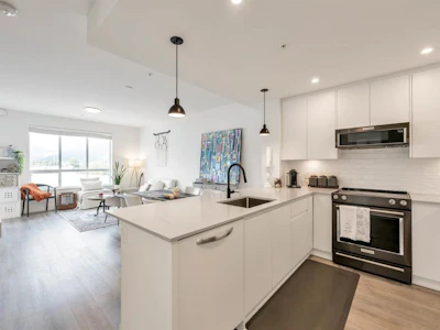 2506-2180 Kelly Avenue - 3