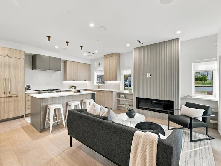3206 E Georgia Street, Vancouver, BC, V5K 2L3 - 3