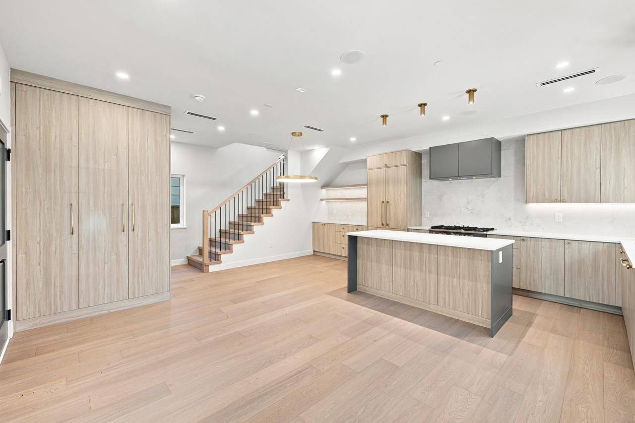 3206 E Georgia Street, Vancouver, BC, V5K 2L3 - 7