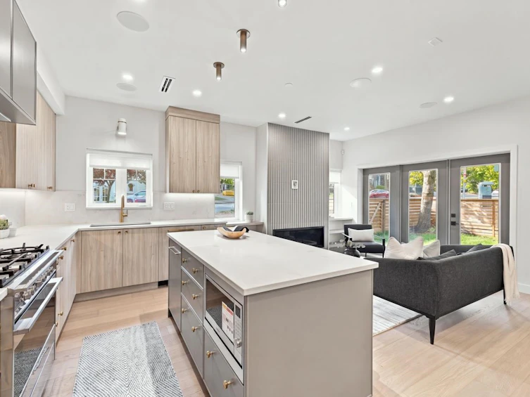 3206 E Georgia Street, Vancouver, BC, V5K 2L3 - 12