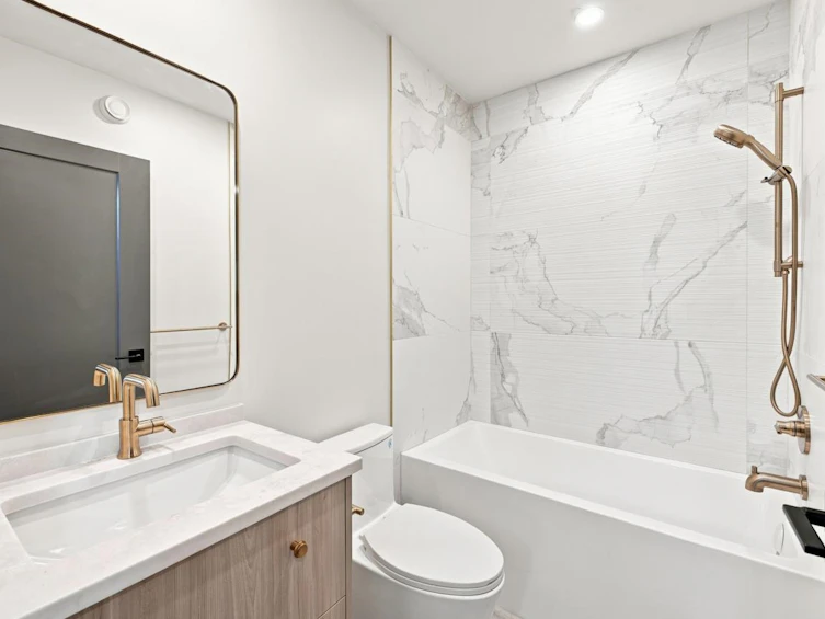 3206 E Georgia Street, Vancouver, BC, V5K 2L3 - 25
