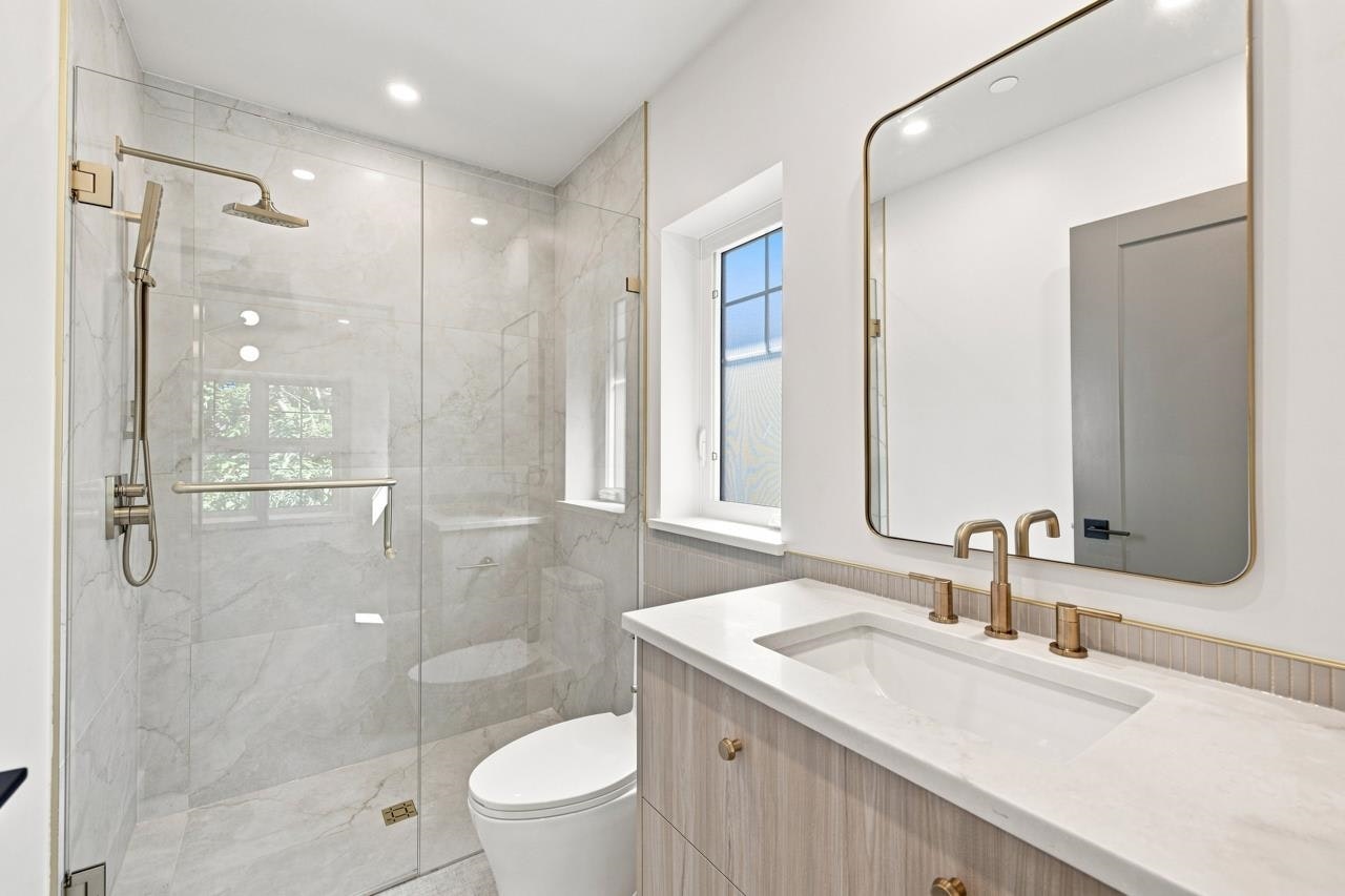 3206 E Georgia Street, Vancouver, BC, V5K 2L3 - 22