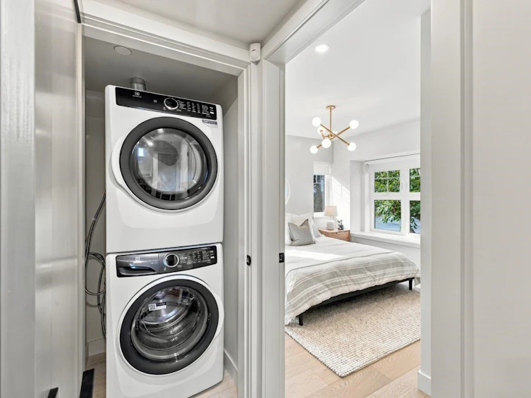 3206 E Georgia Street, Vancouver, BC, V5K 2L3 - 23