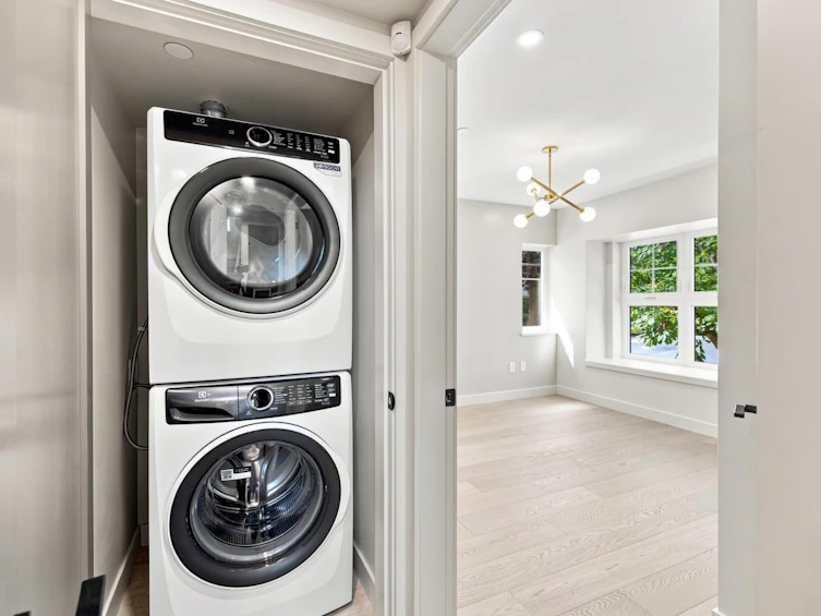 3206 E Georgia Street, Vancouver, BC, V5K 2L3 - 26