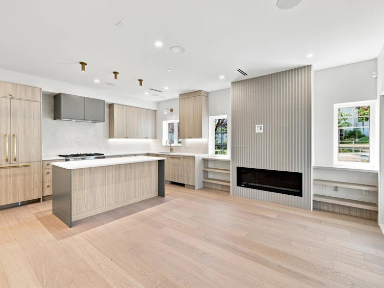 3206 E Georgia Street, Vancouver, BC, V5K 2L3 - 3