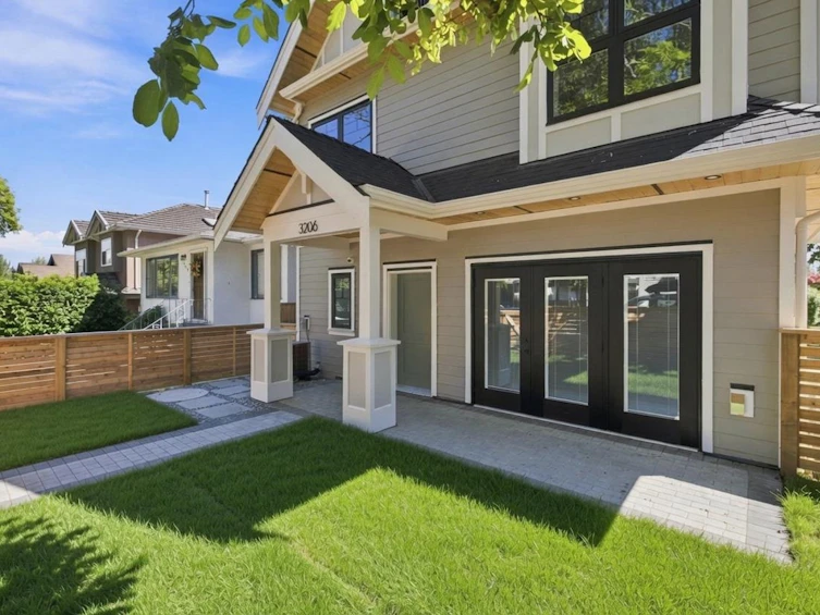 3206 E Georgia Street, Vancouver, BC, V5K 2L3 - 2