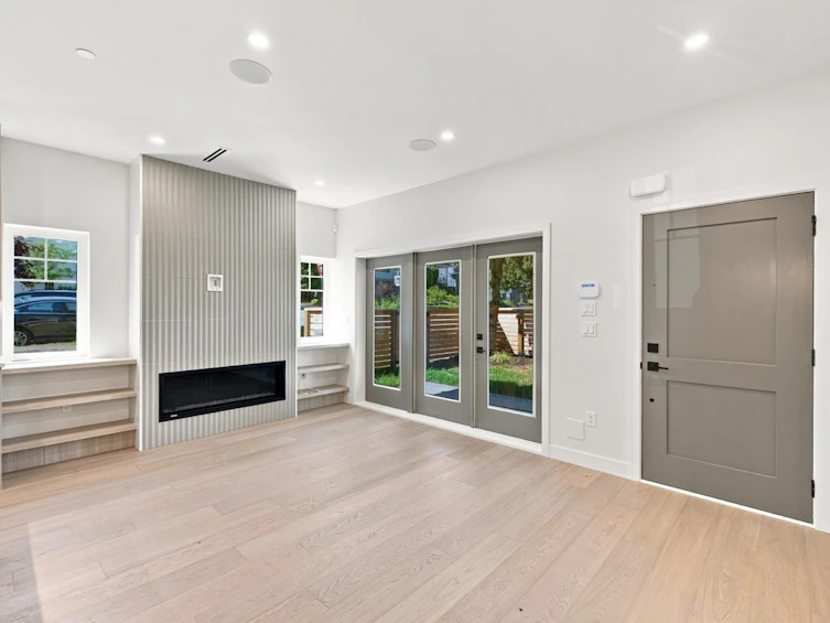 3206 E Georgia Street, Vancouver, BC, V5K 2L3 - 5