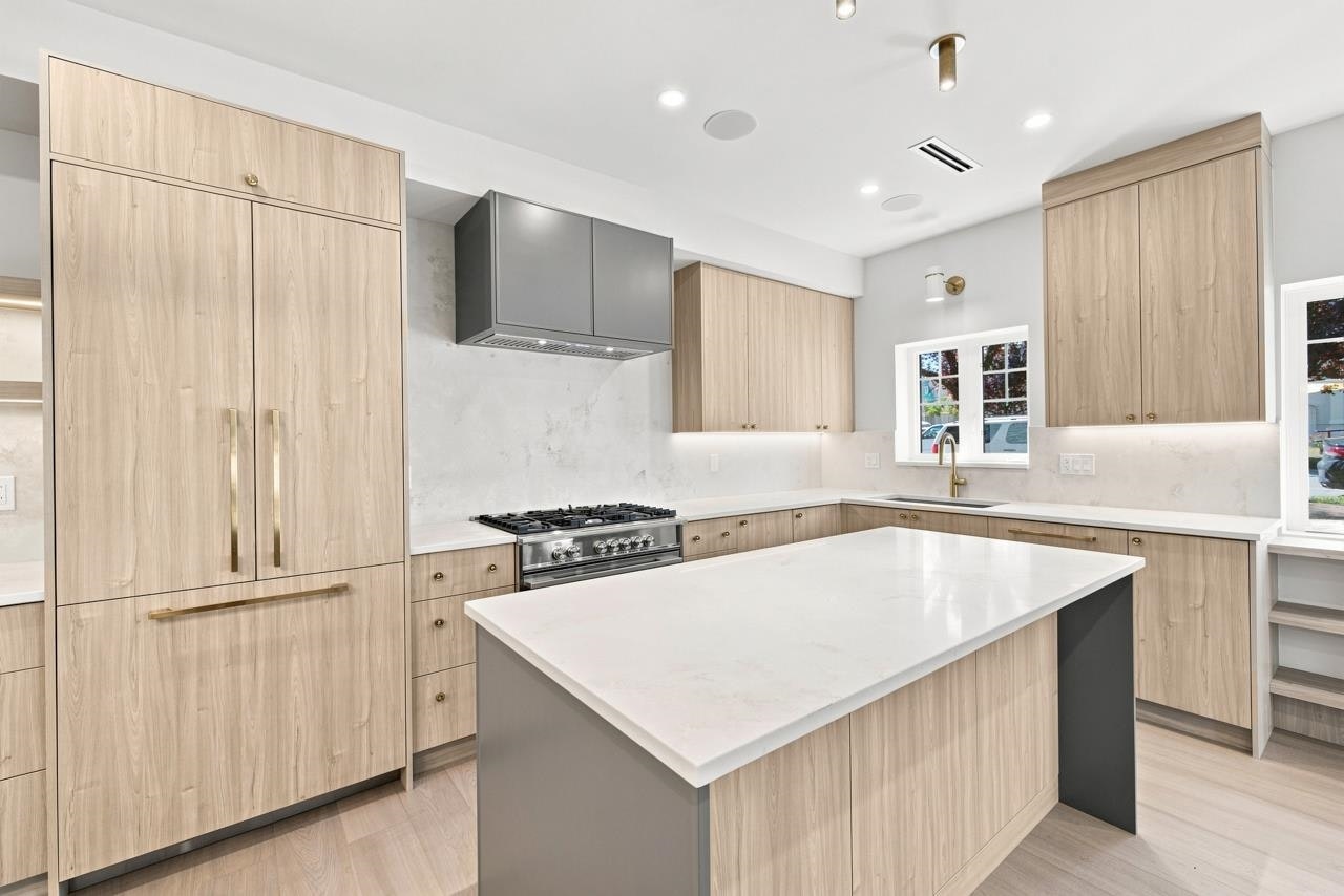 3206 E Georgia Street, Vancouver, BC, V5K 2L3 - 9