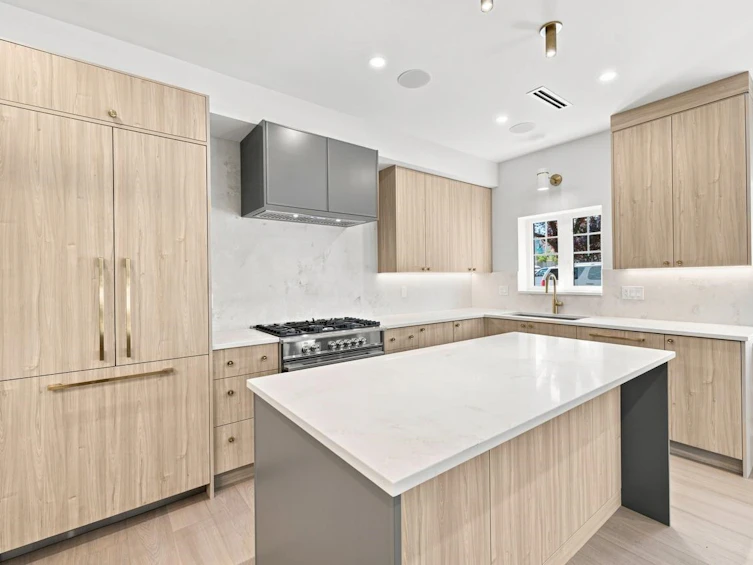 3206 E Georgia Street, Vancouver, BC, V5K 2L3 - 9