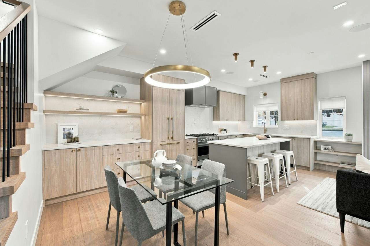 3206 E Georgia Street, Vancouver, BC, V5K 2L3 - 9