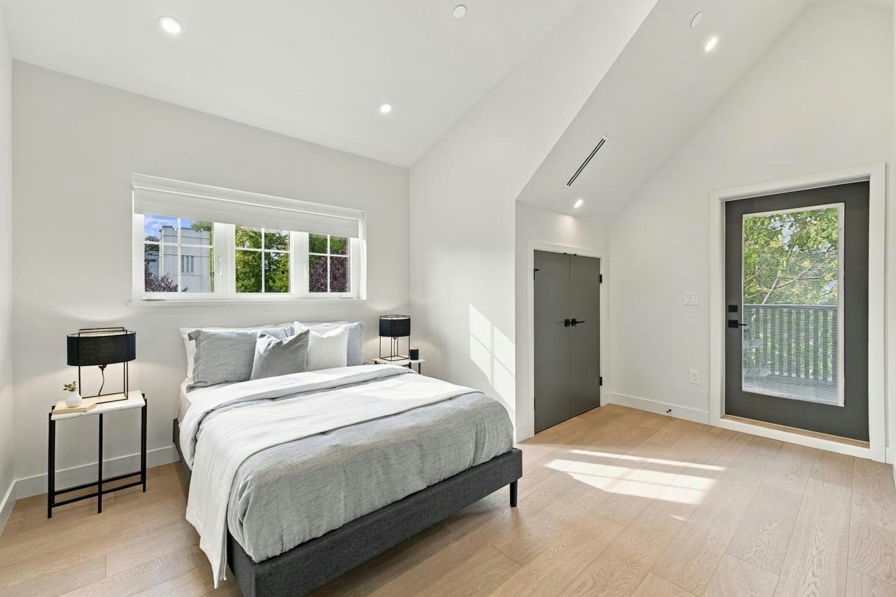 3206 E Georgia Street, Vancouver, BC, V5K 2L3 - 24
