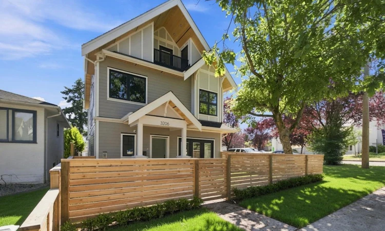 3206 E Georgia Street