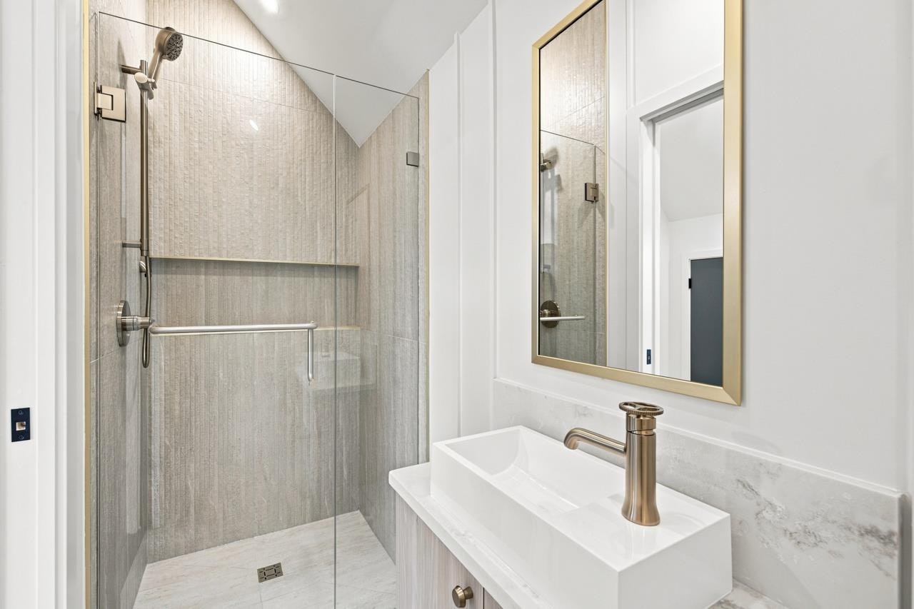 3206 E Georgia Street, Vancouver, BC, V5K 2L3 - 30