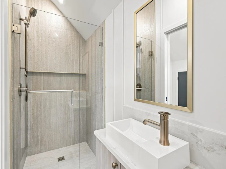 3206 E Georgia Street, Vancouver, BC, V5K 2L3 - 30