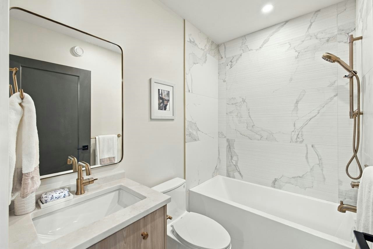 3206 E Georgia Street, Vancouver, BC, V5K 2L3 - 22