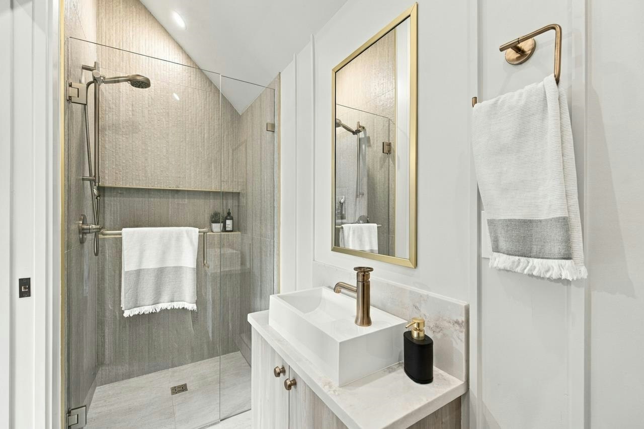 3206 E Georgia Street, Vancouver, BC, V5K 2L3 - 29