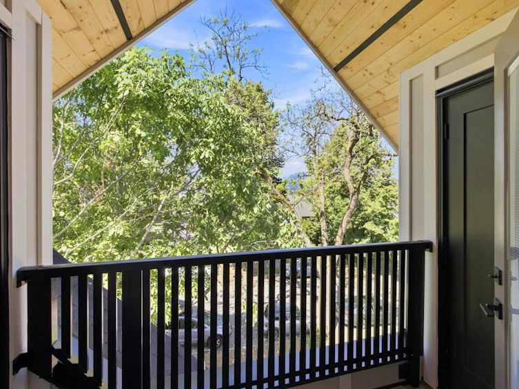 3206 E Georgia Street, Vancouver, BC, V5K 2L3 - 31