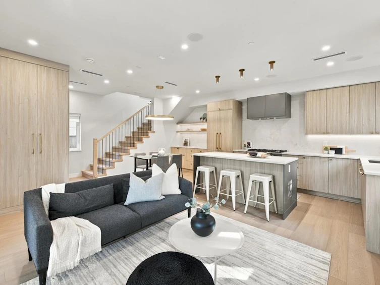 3206 E Georgia Street, Vancouver, BC, V5K 2L3 - 6