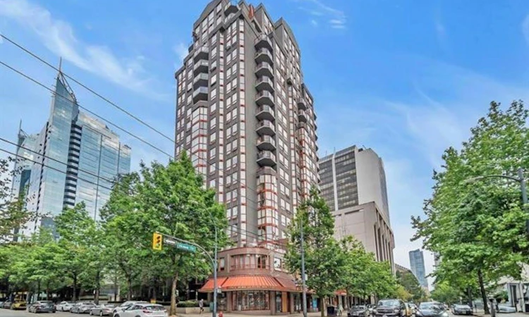 208-811 Helmcken Street