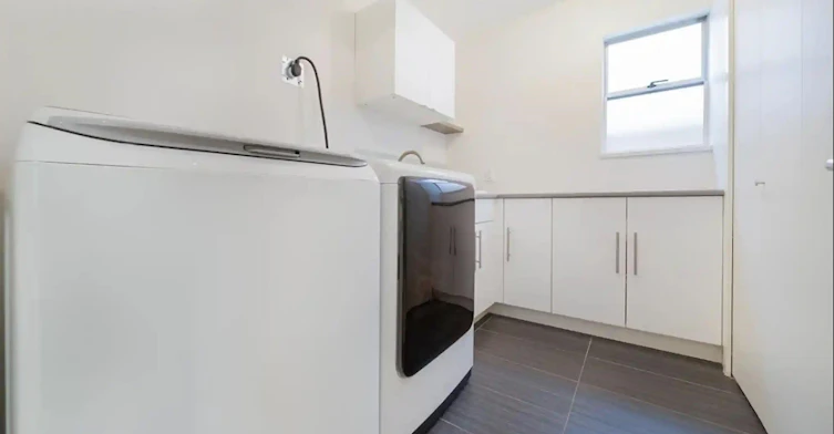 Ground Floor, 4533 W 16th Ave, Vancouver, BC, V6R 3E8 - 8