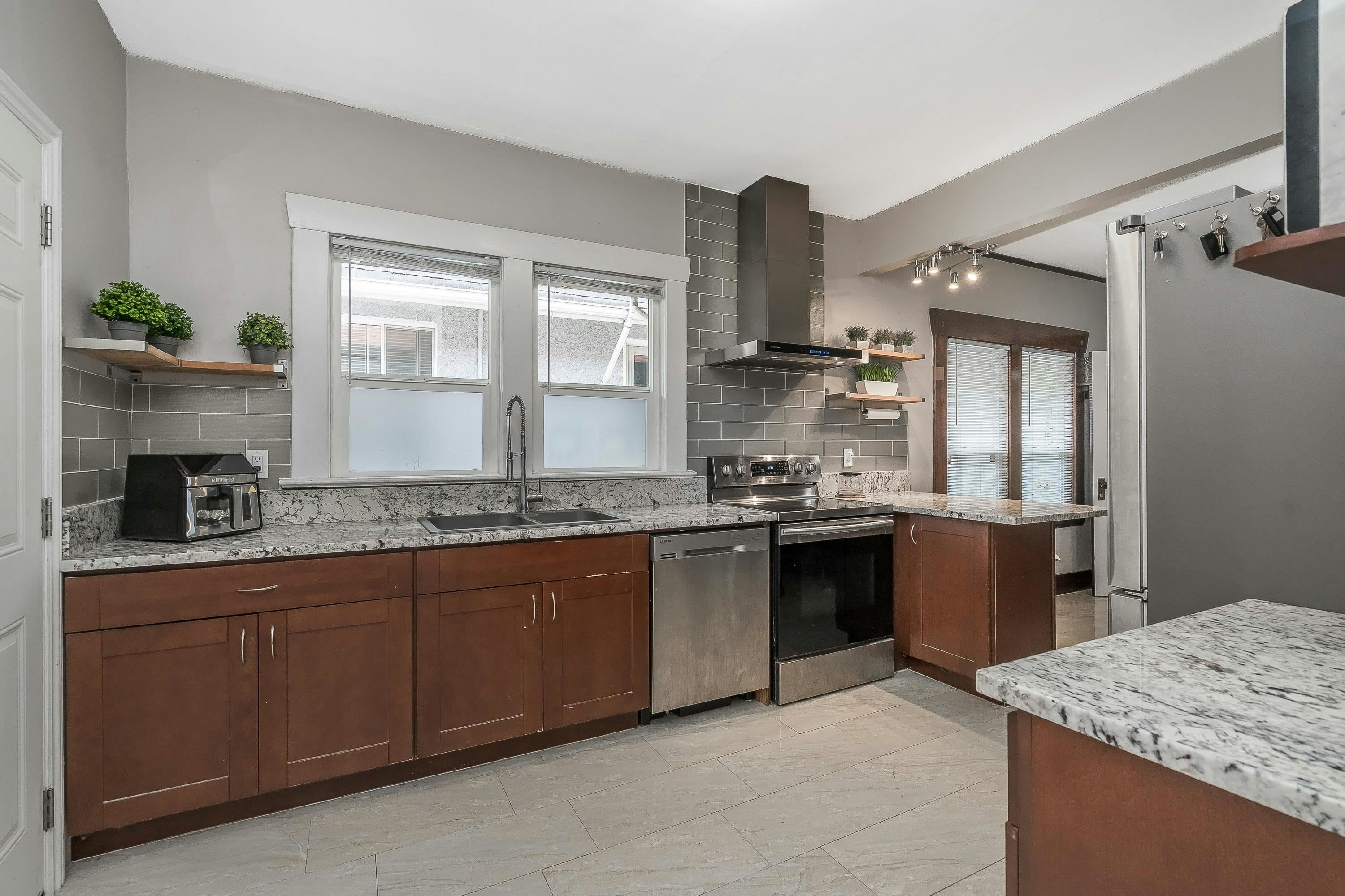 4476 Beatrice Street, Vancouver, BC, V5N 4J2 - 8