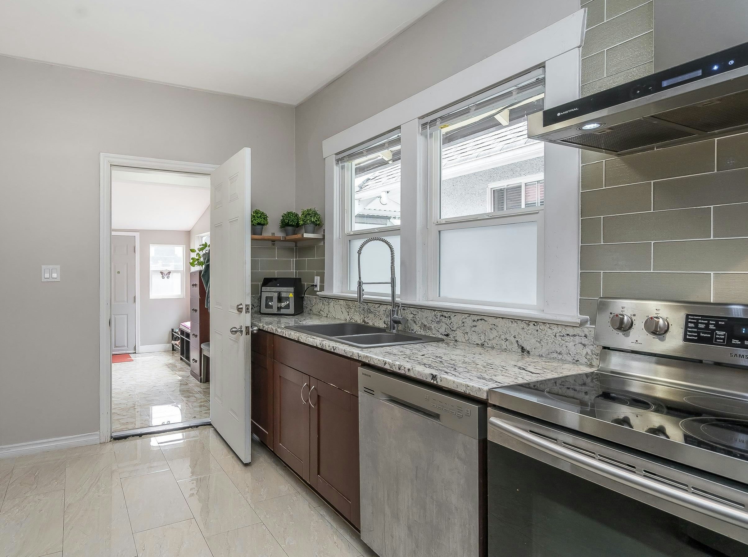 4476 Beatrice Street, Vancouver, BC, V5N 4J2 - 7