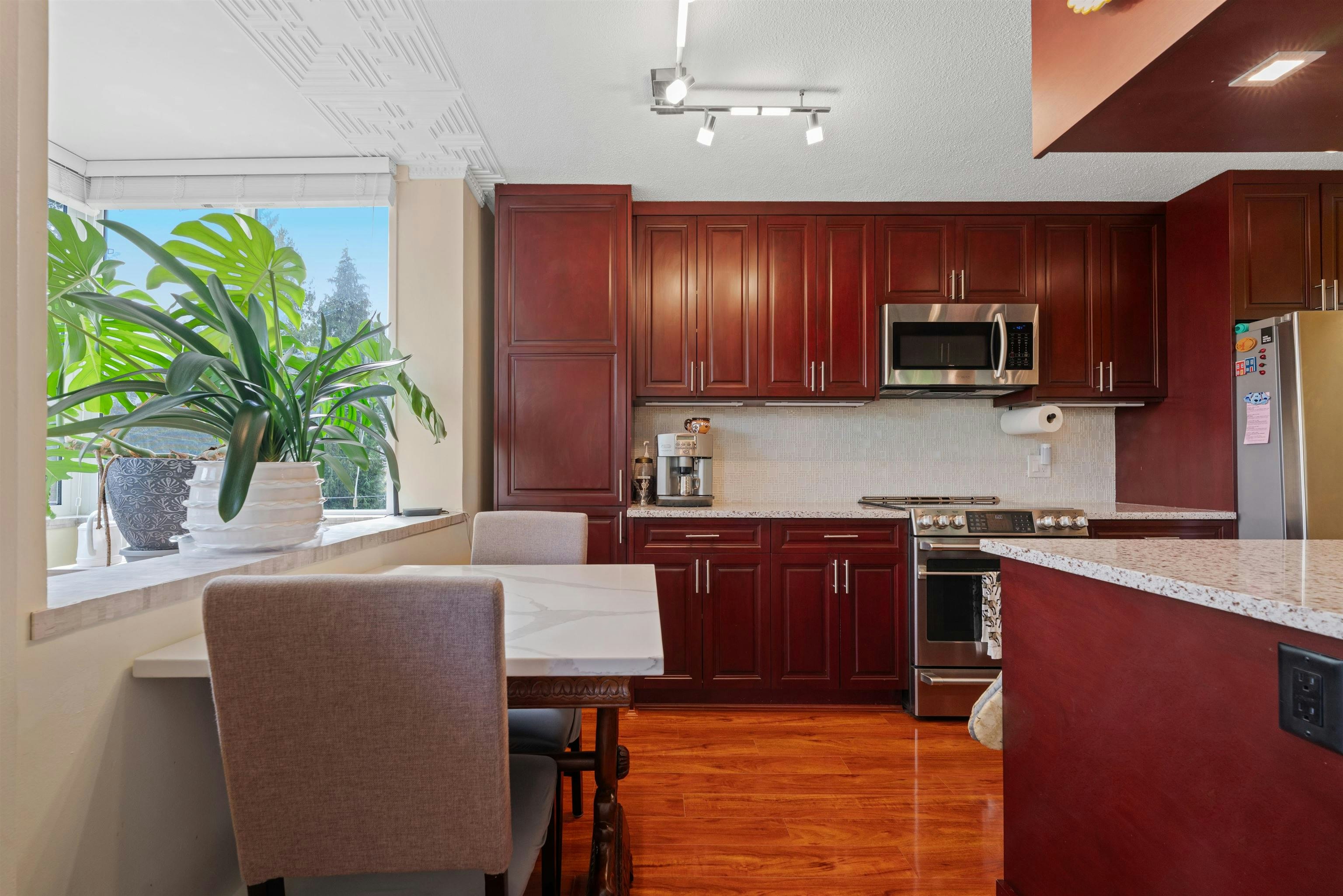 212-1425 Esquimalt Avenue, West Vancouver, BC, V7T 1L1 - 5