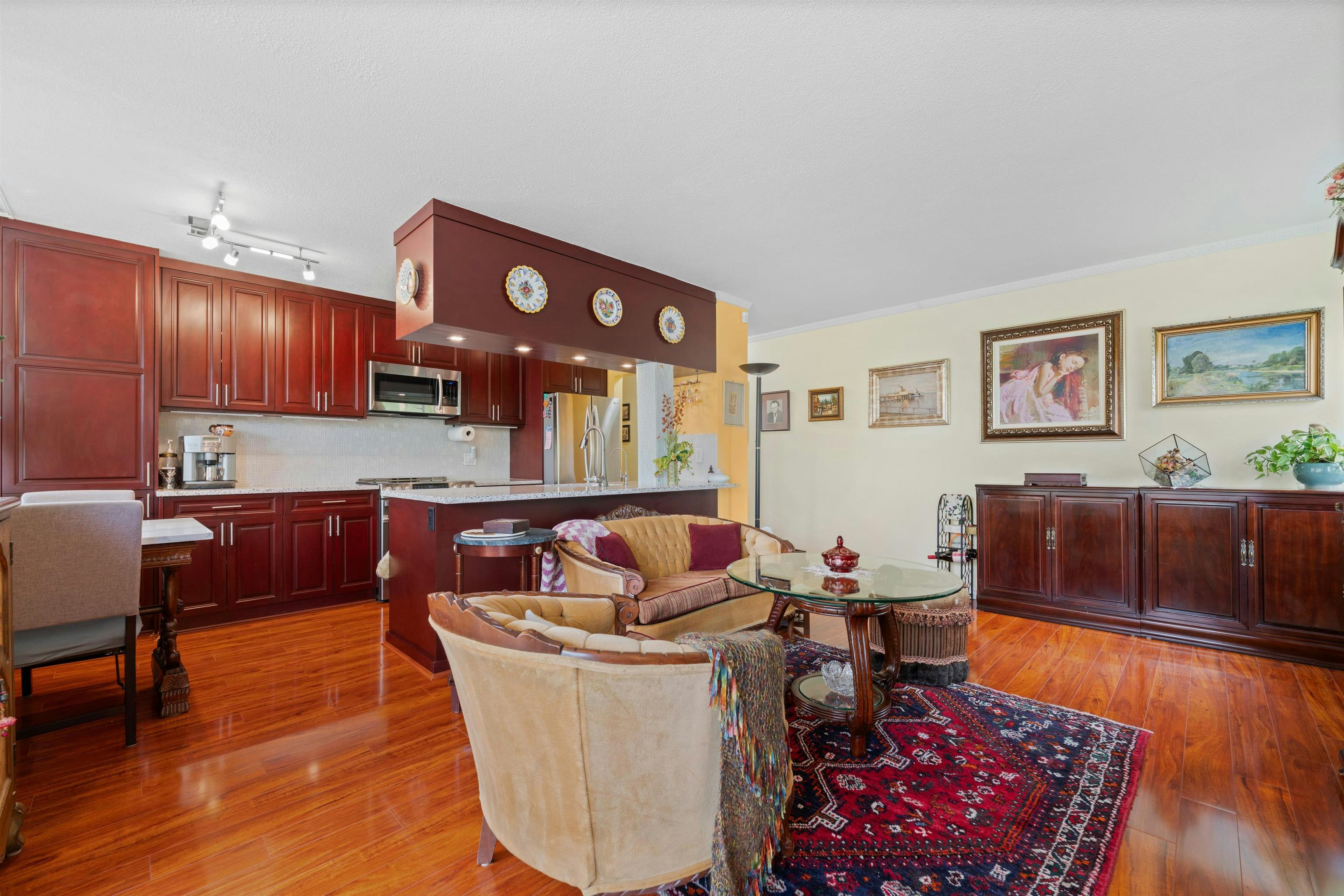 212-1425 Esquimalt Avenue, West Vancouver, BC, V7T 1L1 - 8