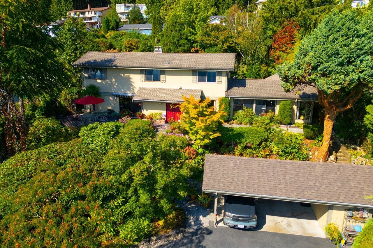 560 Craigmohr Drive, West Vancouver, BC, V7S 1W9