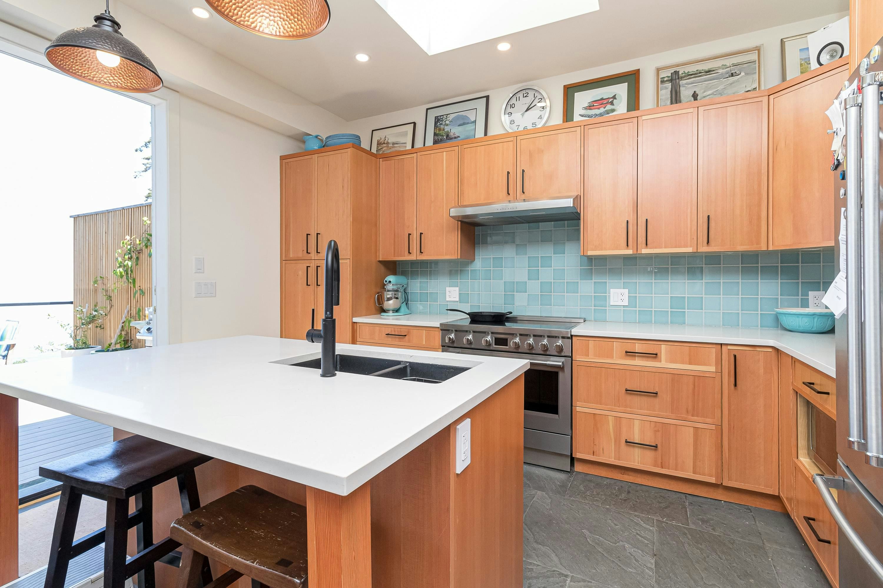 4901 Cordova Bay Road, Saanich, BC, V8Y 2K1 - 5