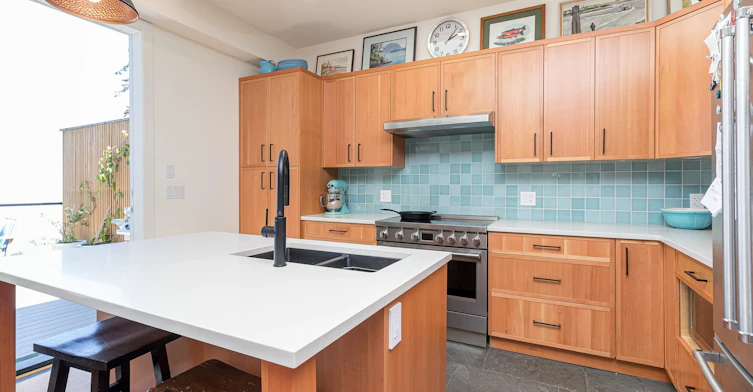 4901 Cordova Bay Road, Saanich, BC, V8Y 2K1 - 5