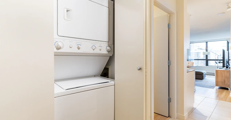 2117-938 Smithe Street, Vancouver, BC, V6Z 3H8 - 17
