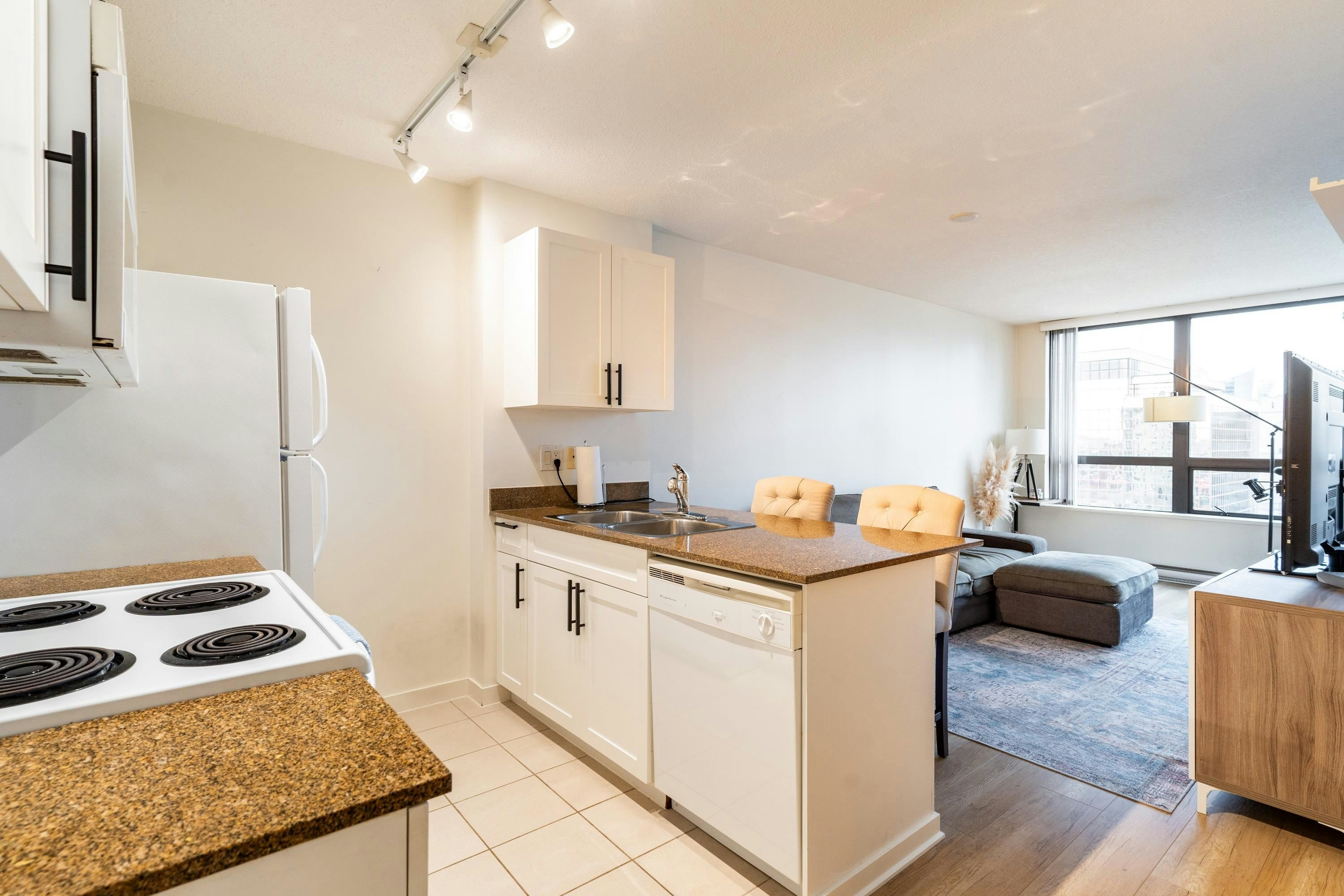 2117-938 Smithe Street, Vancouver, BC, V6Z 3H8 - 5