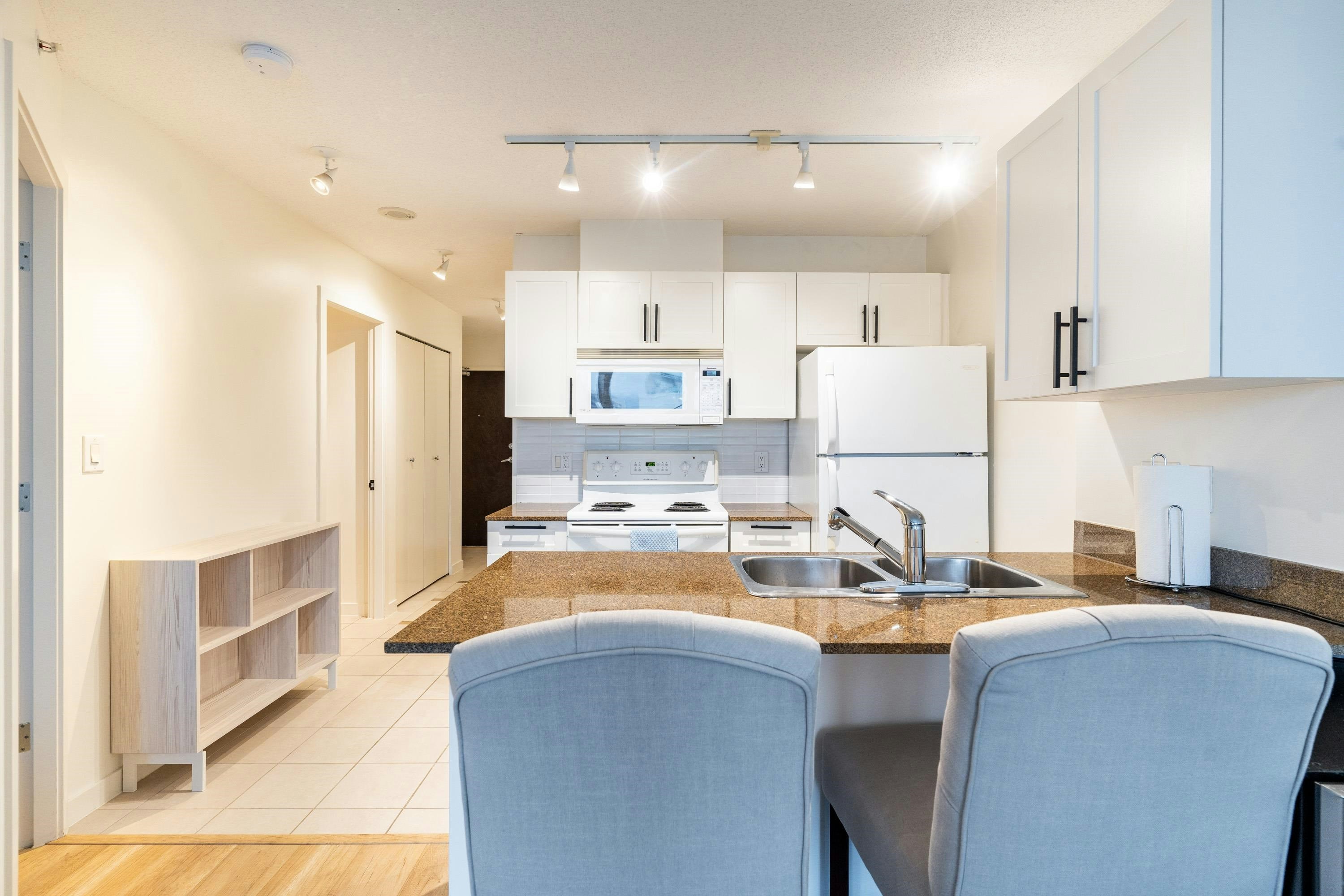 2117-938 Smithe Street, Vancouver, BC, V6Z 3H8 - 7